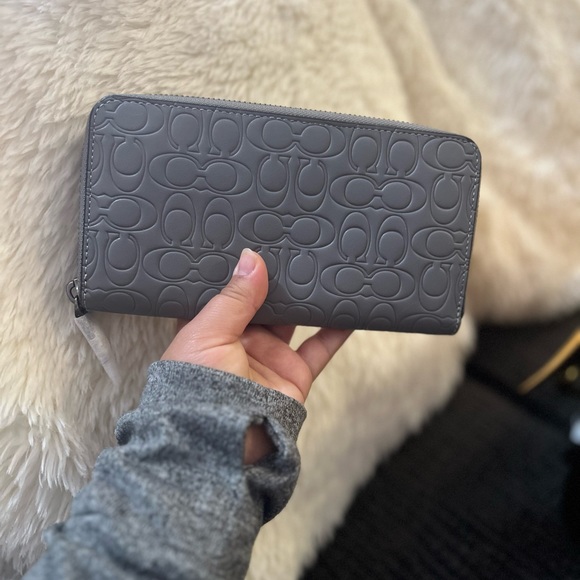 Coach Handbags - 😱😍NWT COACH ACCORDION WALLET